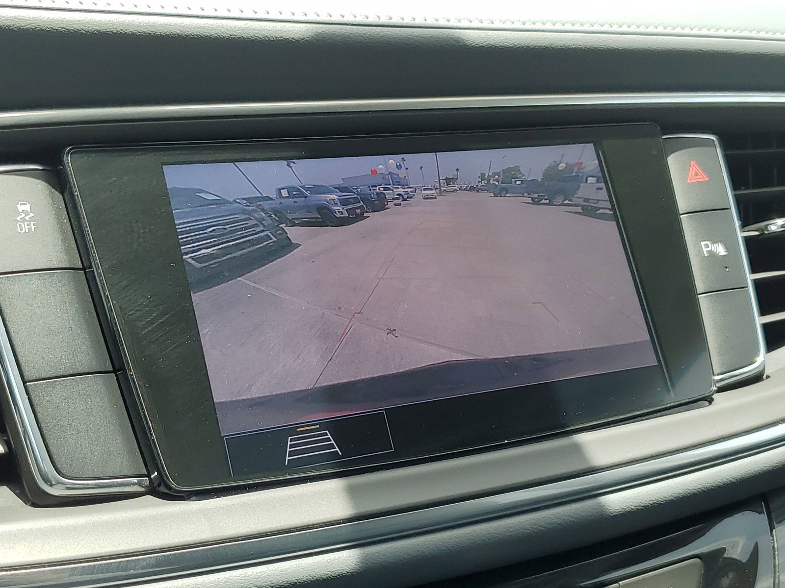 Used 2020 Buick Enclave Essence image 21