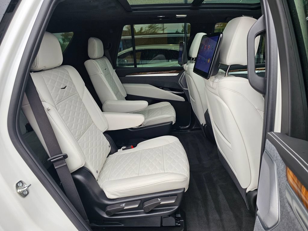 Certified 2025 Cadillac Escalade Sport Platinum AWD/4WD image 12