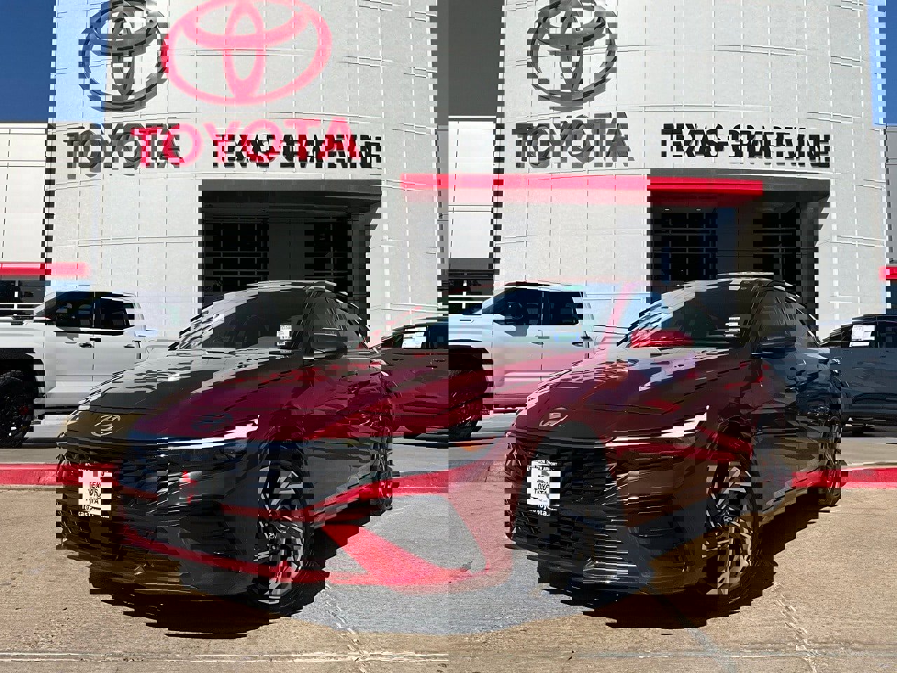 Used 2025 Hyundai Elantra SEL image 2