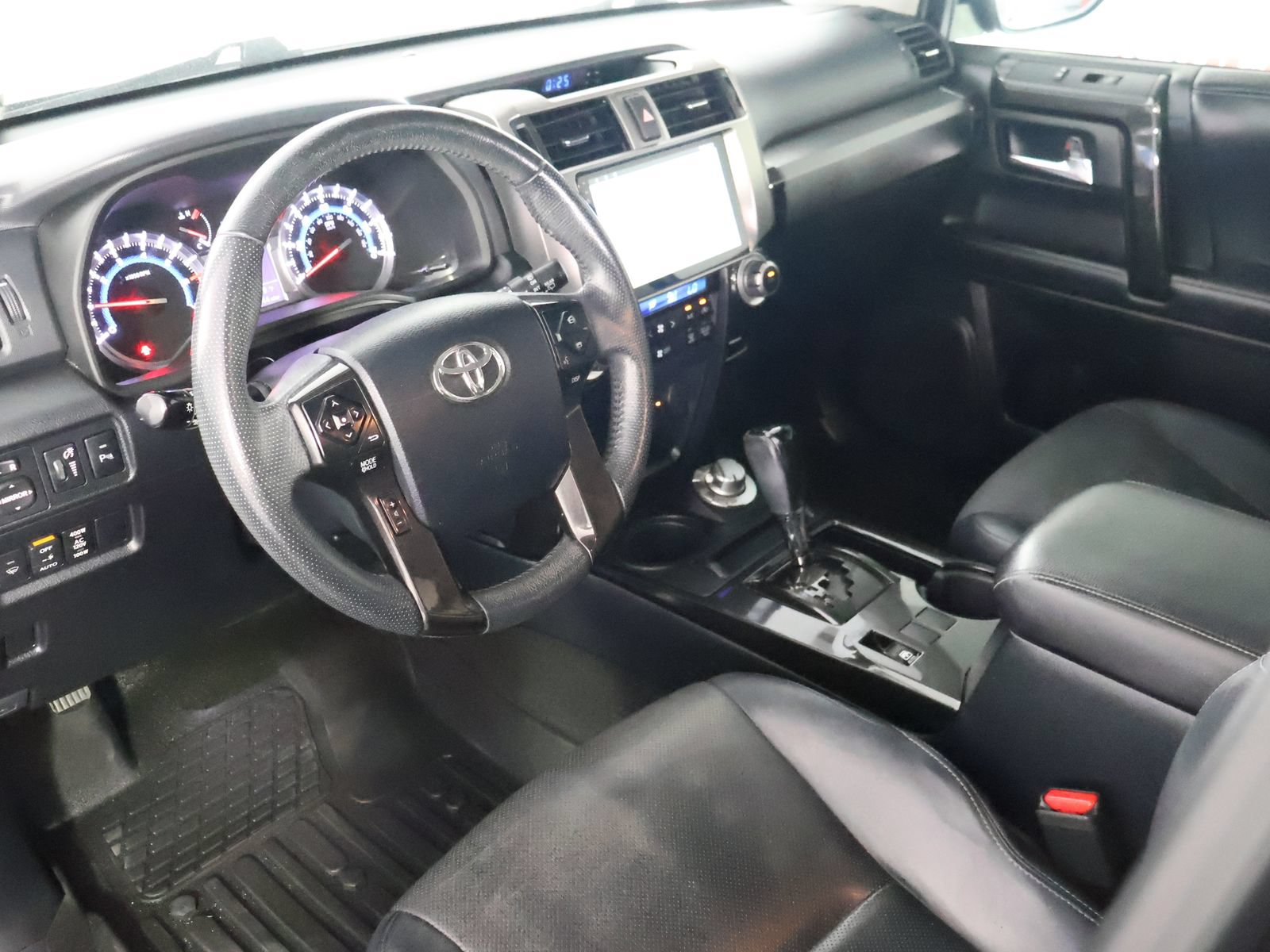 Used 2019 Toyota 4Runner Limited AWD/4WD image 23