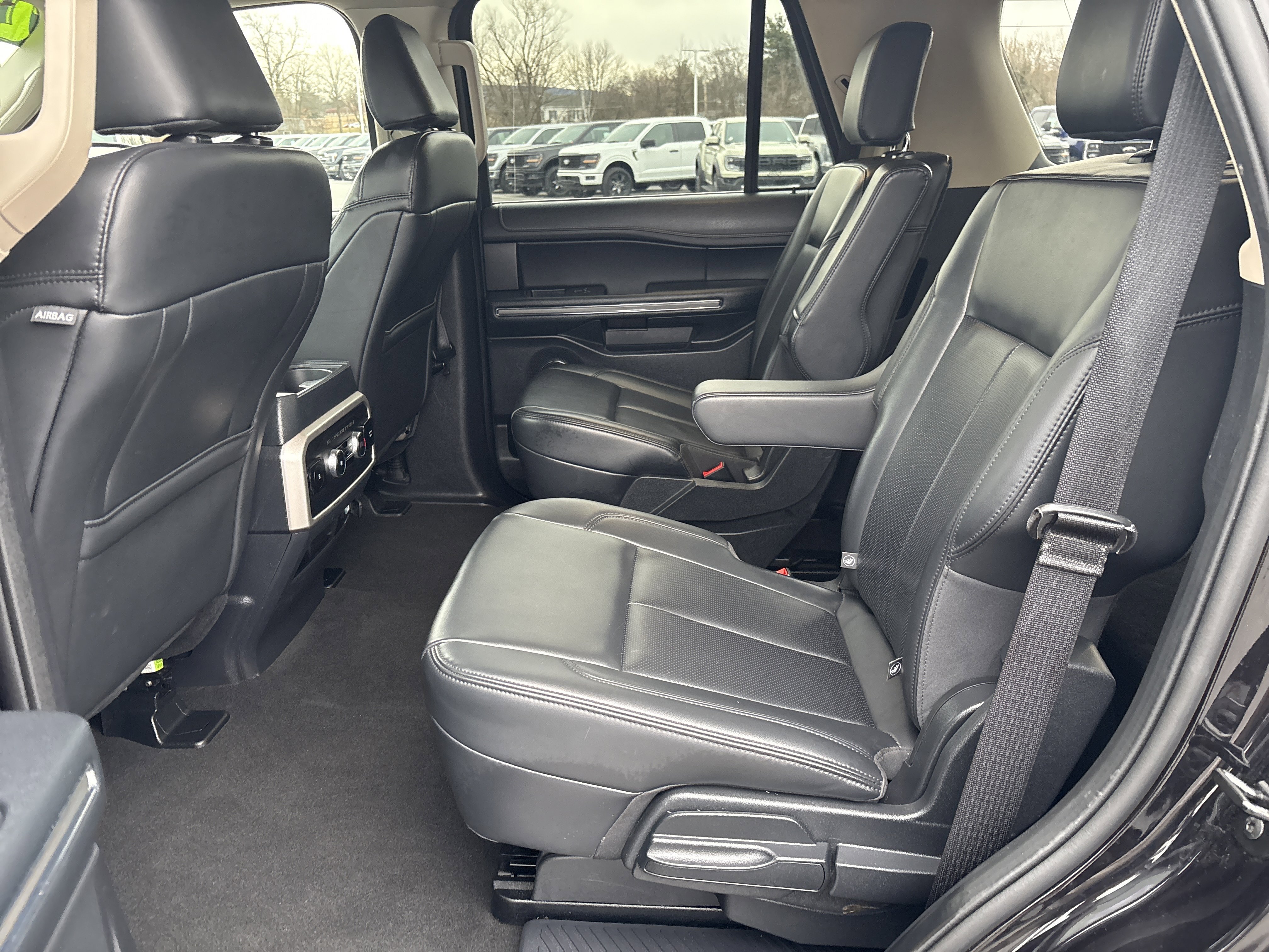 Used 2024 Ford Expedition XLT image 16
