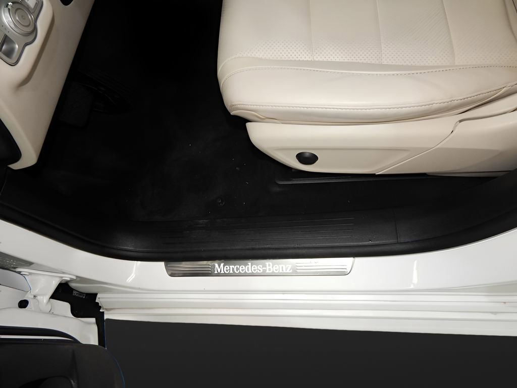 Used 2022 Mercedes-Benz GLE 350 4MATIC w/ AMG Line Exterior image 10