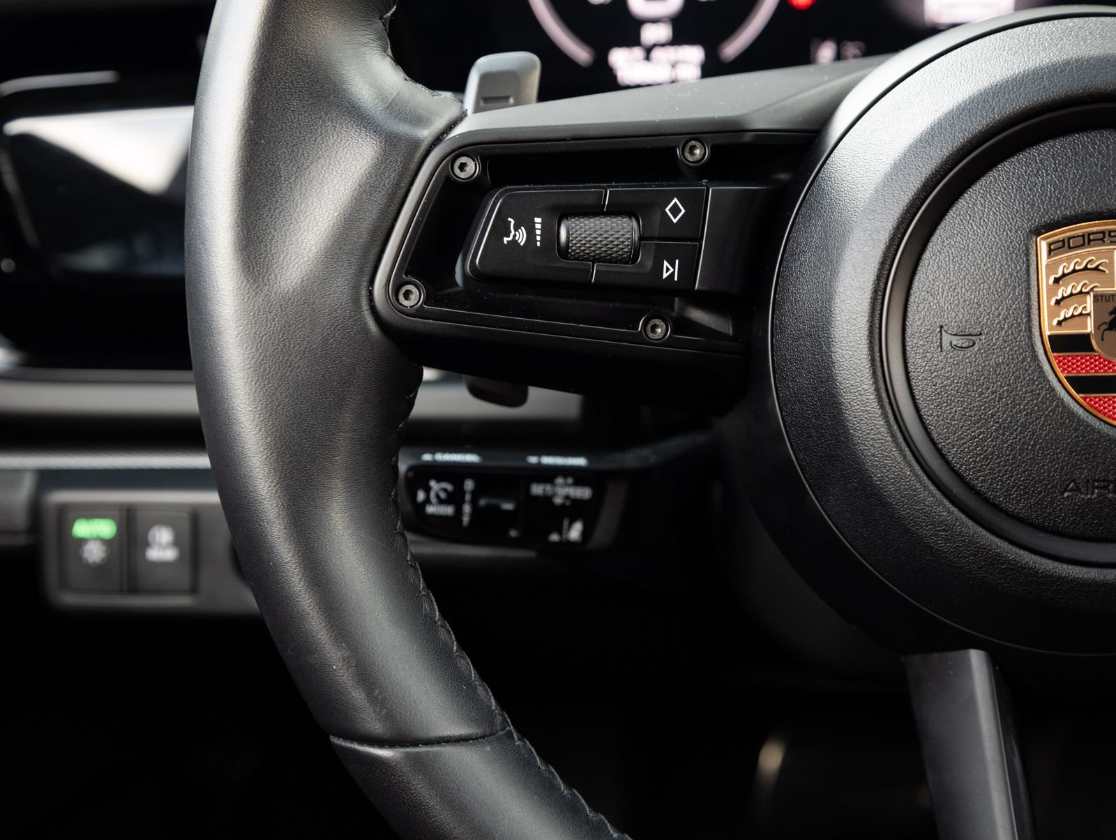 Certified 2025 Porsche Panamera image 15