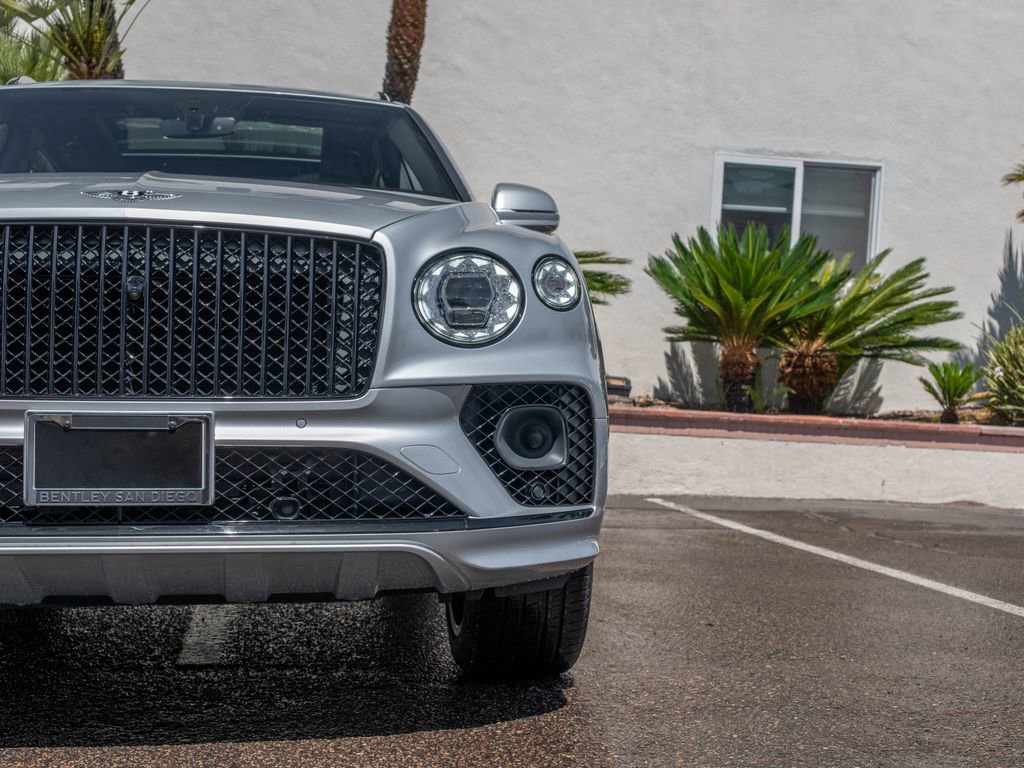Used 2023 Bentley Bentayga Extended Wheelbase AWD/4WD image 38