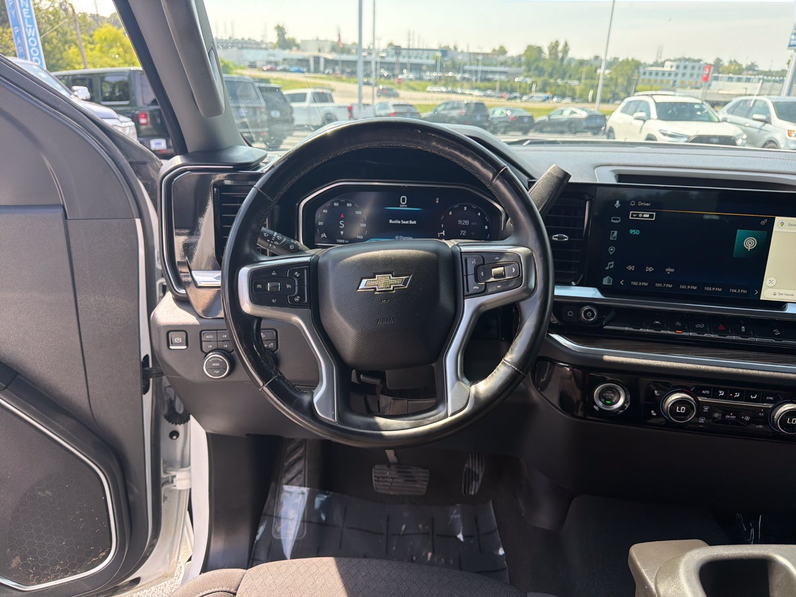 Used 2024 Chevrolet Silverado 1500 LT AWD/4WD image 14