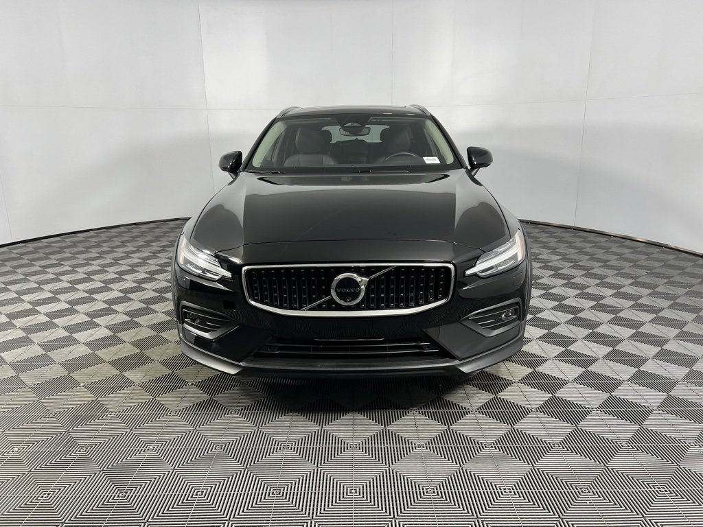 Used 2025 Volvo V60 B5 Cross Country Plus image 10