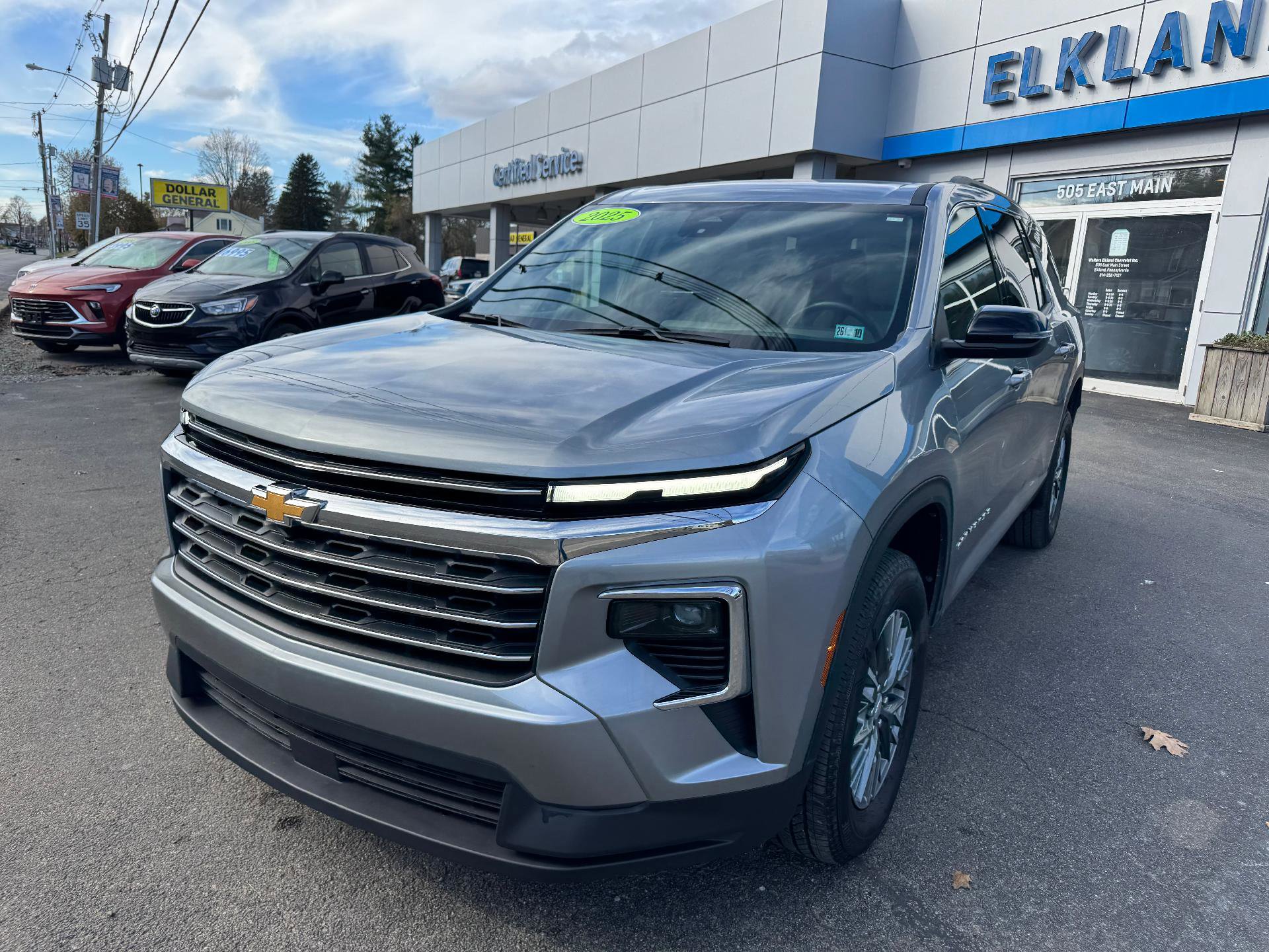 Used 2025 Chevrolet Traverse LT image 13