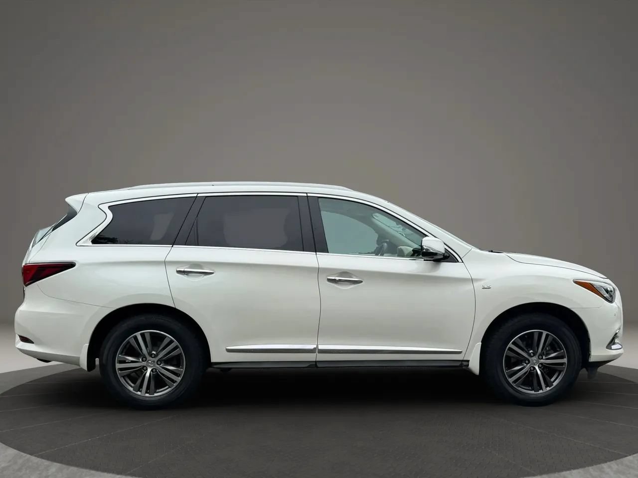 Used 2019 INFINITI QX60 Luxe w/ Essential Package AWD/4WD image 4