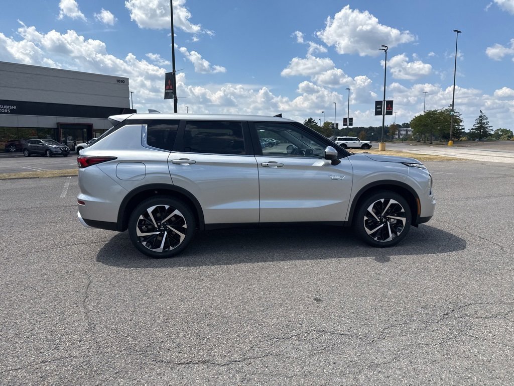 New 2025 Mitsubishi Outlander SE image 6