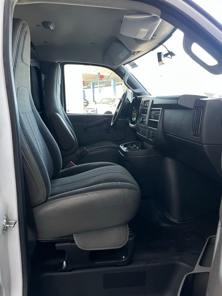 Used 2024 GMC Savana 2500 w/ Driver Convenience Package image 11