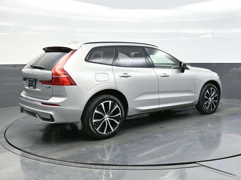 Used 2025 Volvo XC60 B5 Plus image 7
