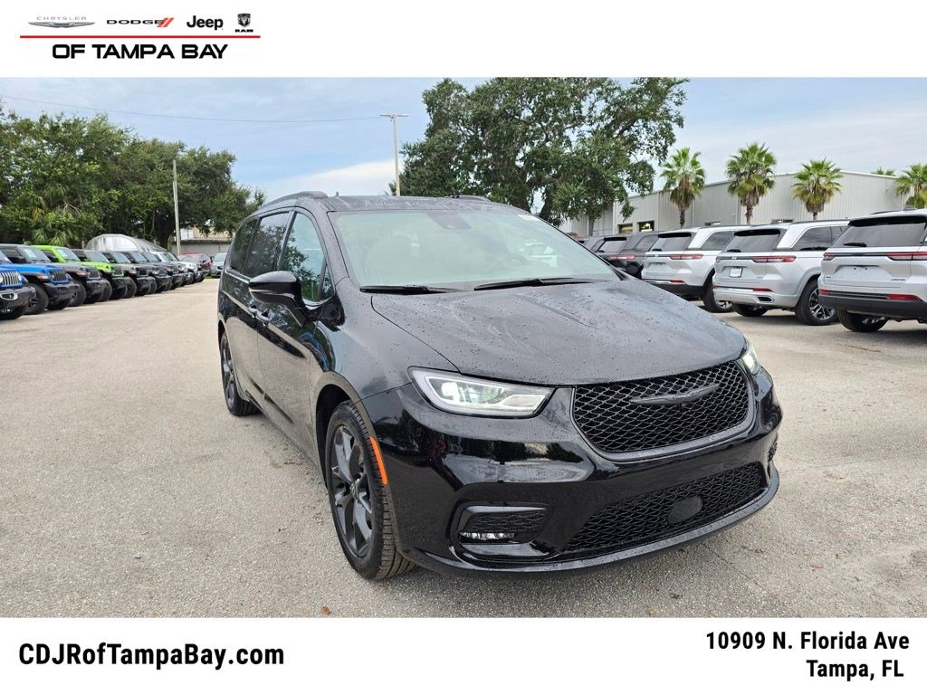 New 2026 Chrysler Pacifica Limited w/ S Appearance Package FWD image 1