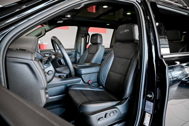 Used 2024 Chevrolet Suburban High Country AWD/4WD image 15