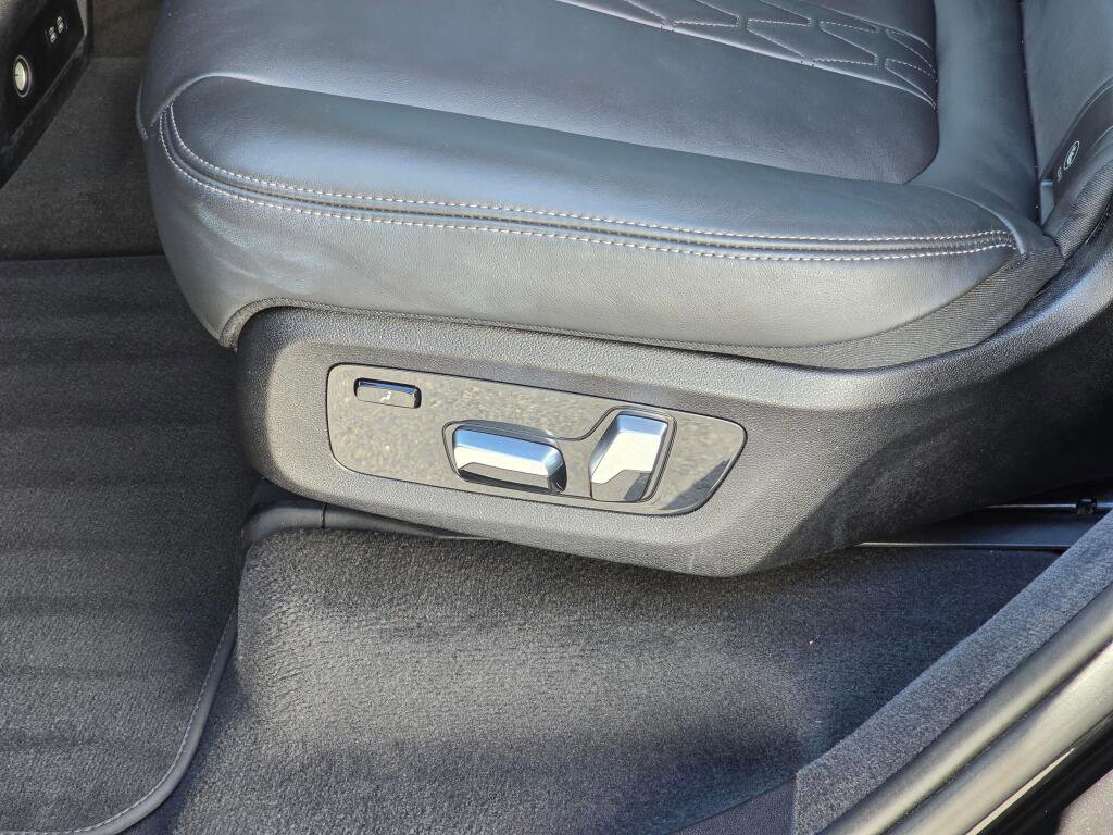 Used 2023 BMW X7 xDrive40i image 40