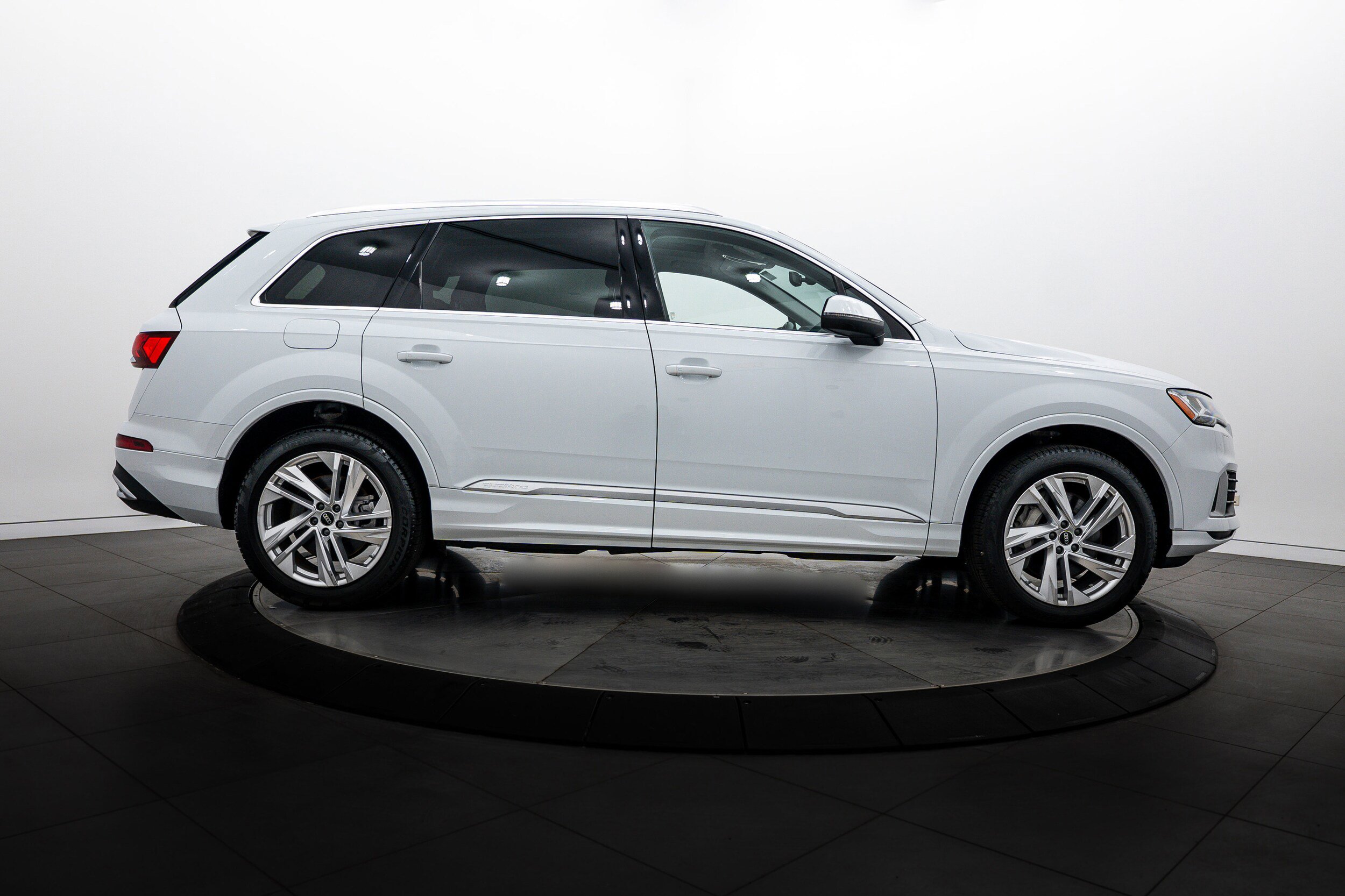 Certified 2023 Audi Q7 2.0T Premium w/ Towing Package AWD/4WD image 3