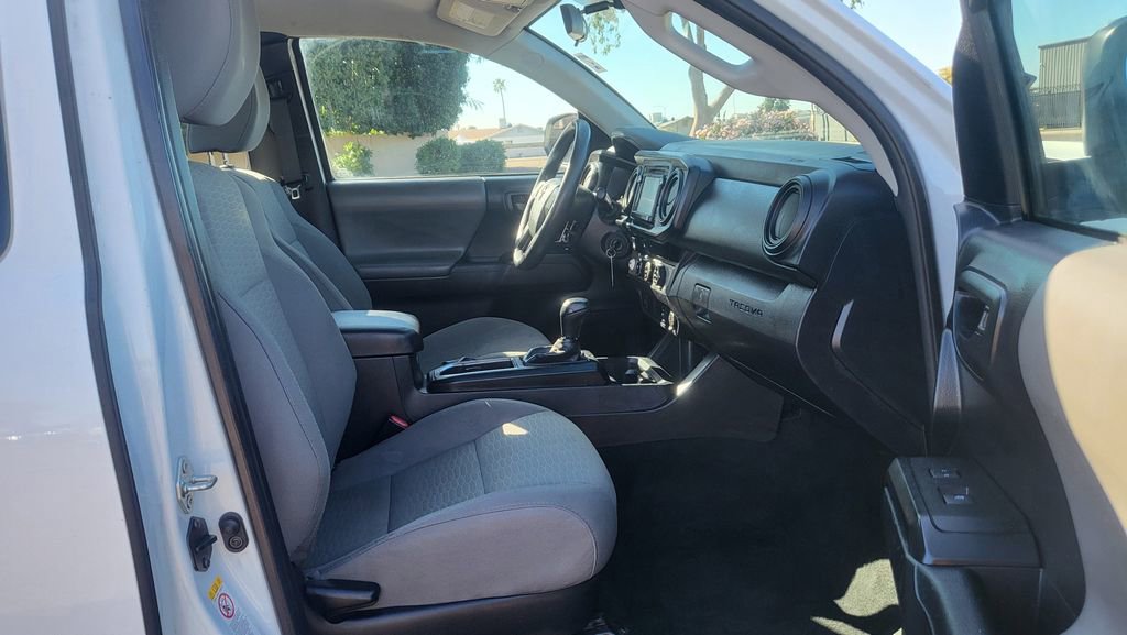 Used 2017 Toyota Tacoma SR image 16