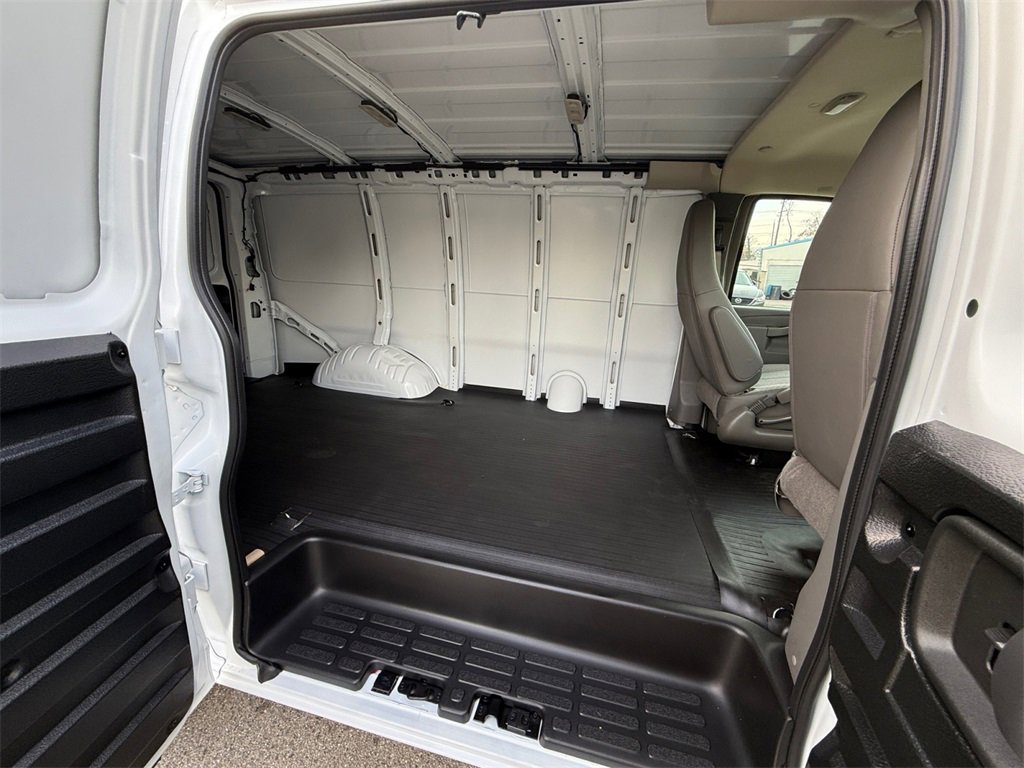 New 2025 Chevrolet Express 2500 image 21