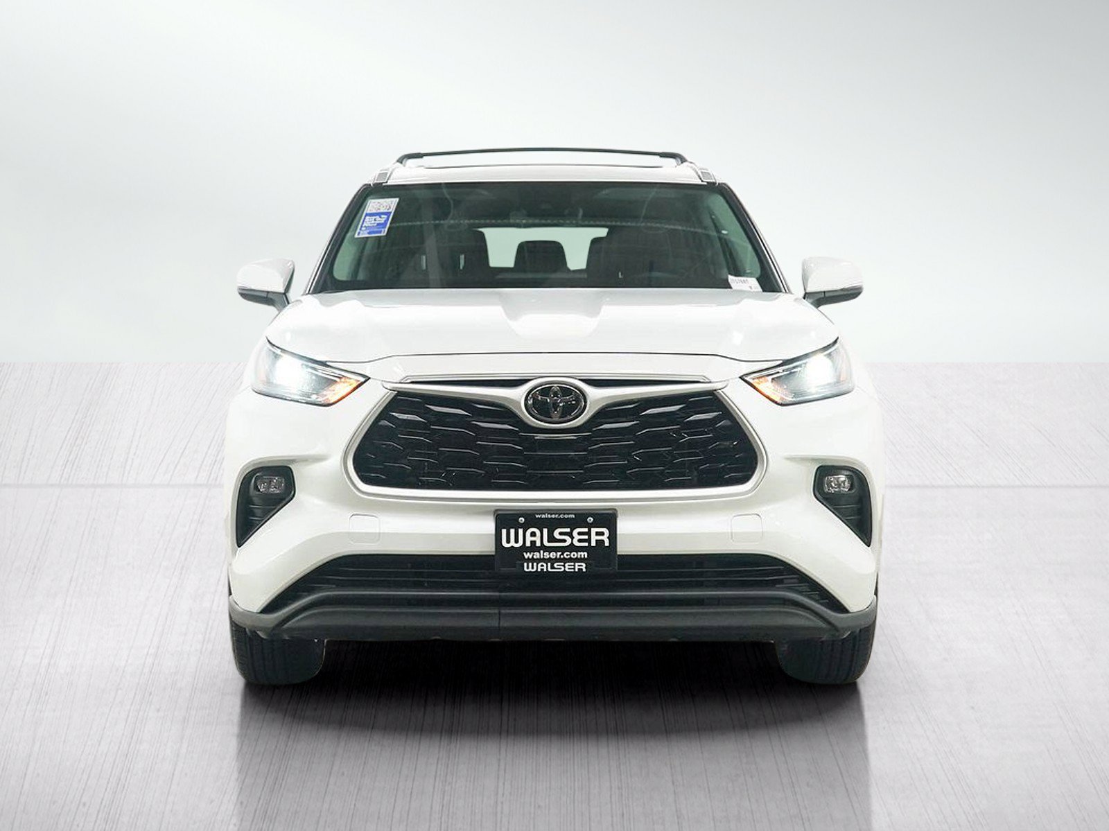 Used 2022 Toyota Highlander XLE AWD/4WD image 8
