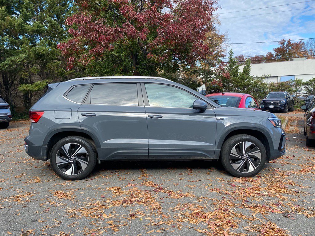 Certified 2023 Volkswagen Taos SE w/ Panoramic Sunroof Package image 2