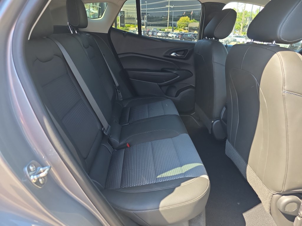 Used 2025 Chevrolet Trax LT FWD image 14