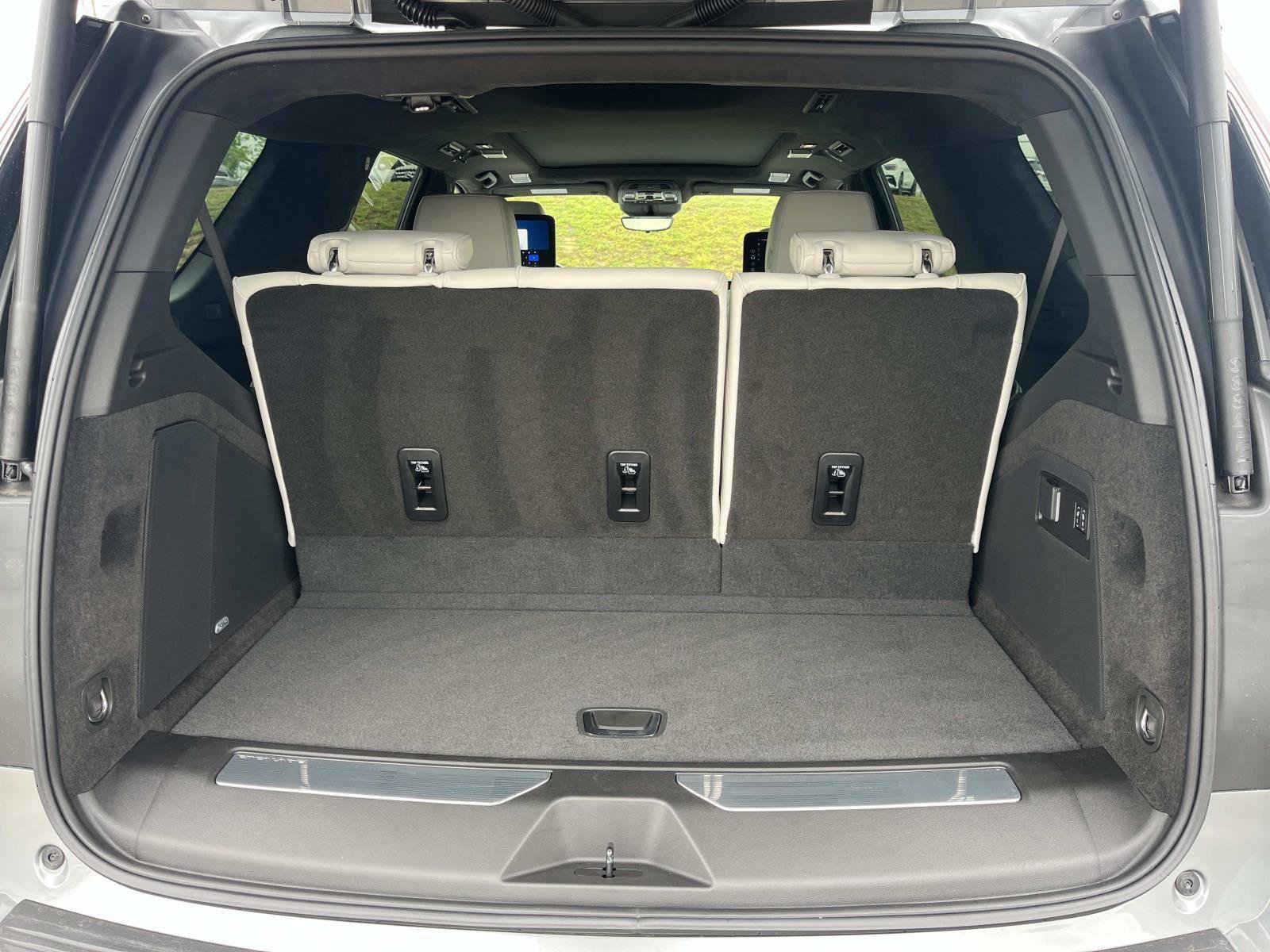 Used 2026 Cadillac Escalade Platinum Sport AWD/4WD image 11