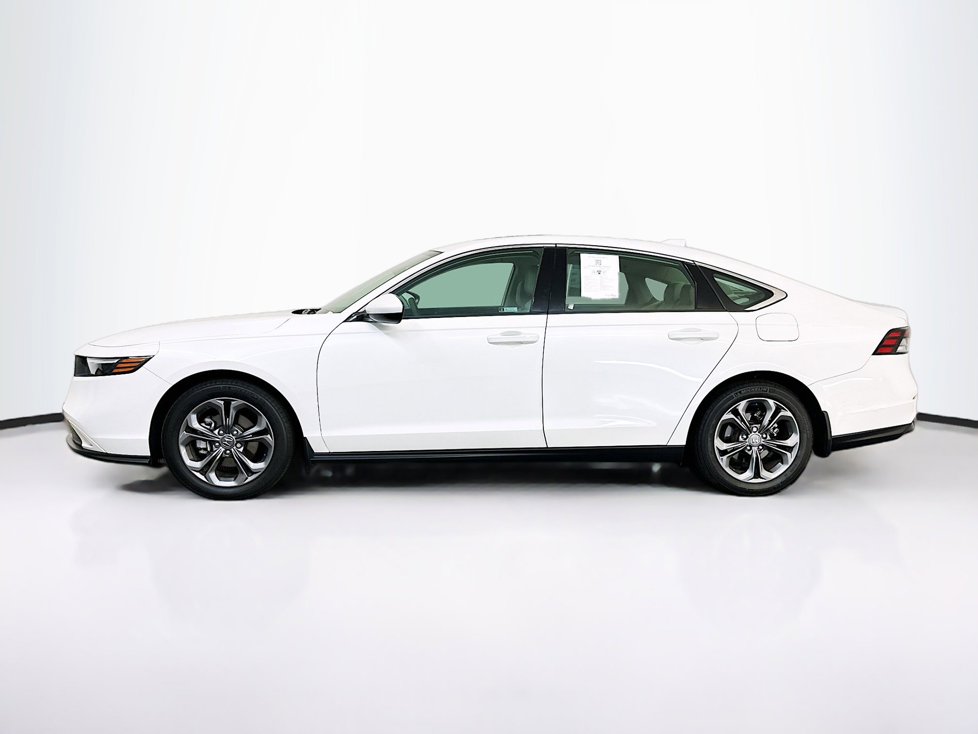 Used 2024 Honda Accord EX image 4