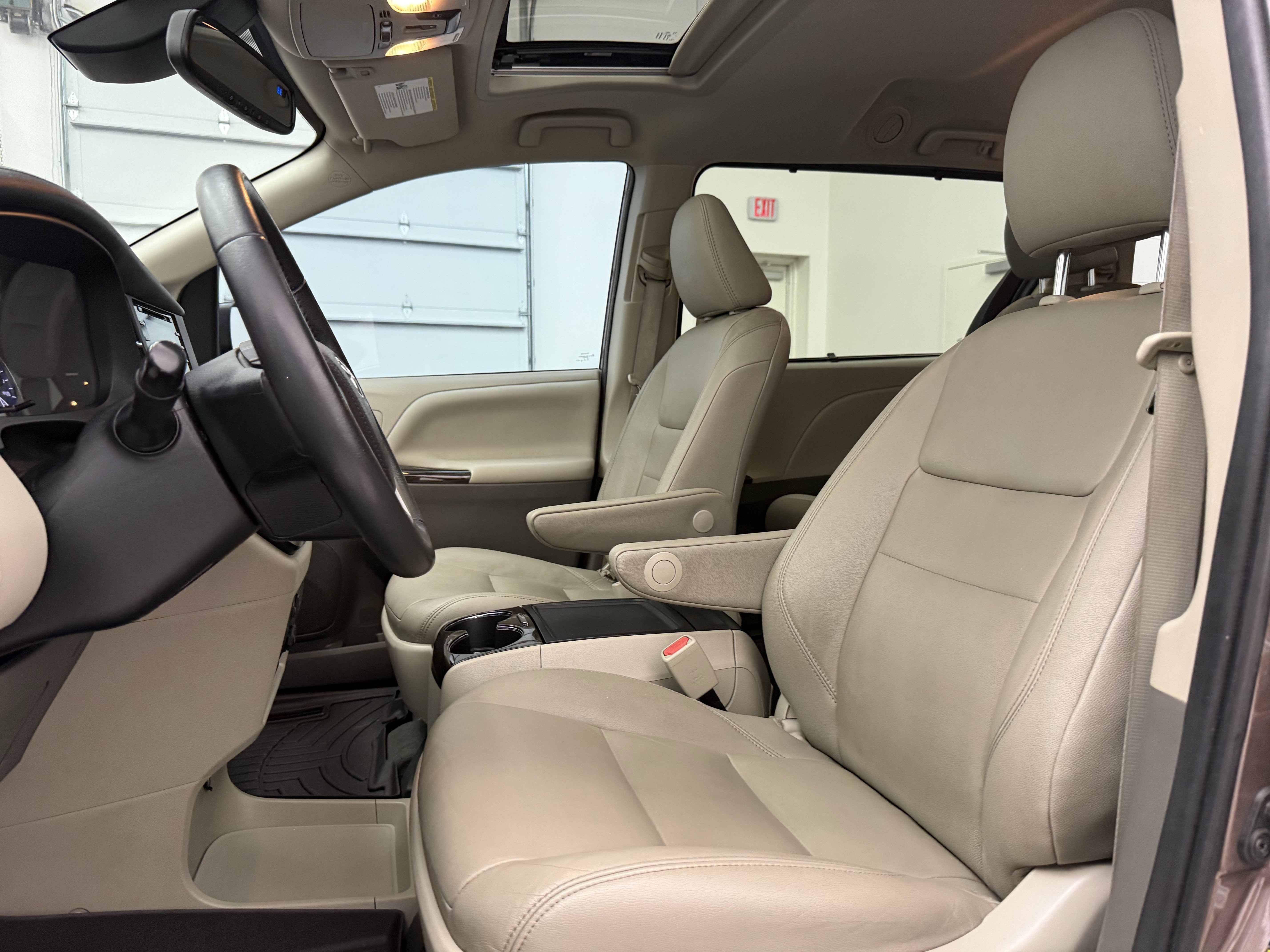 Used 2020 Toyota Sienna XLE FWD image 12