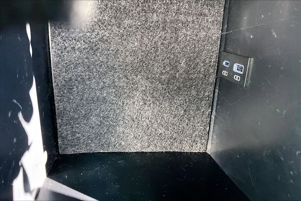 Used 2023 Toyota Tacoma TRD Sport w/ Technology Package image 32