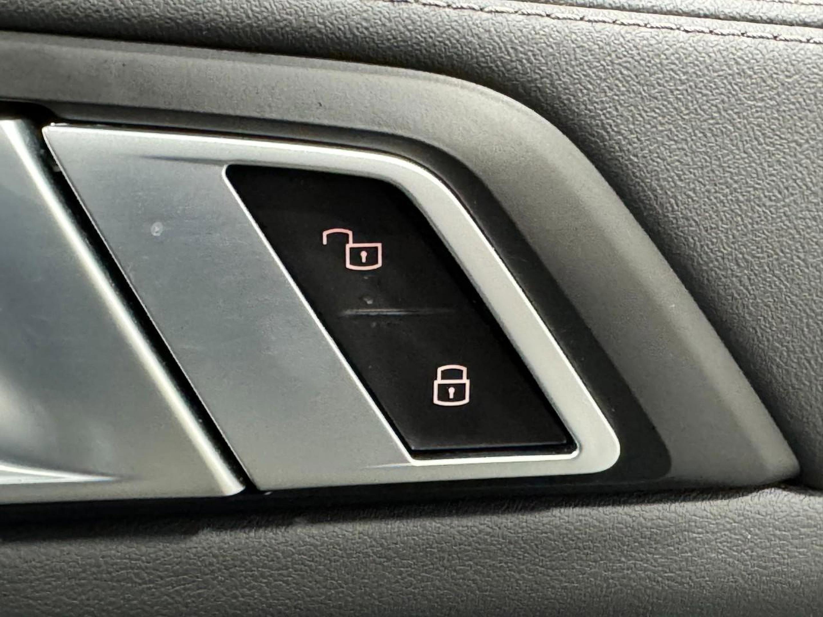 Used 2025 BMW X7 xDrive40i image 21