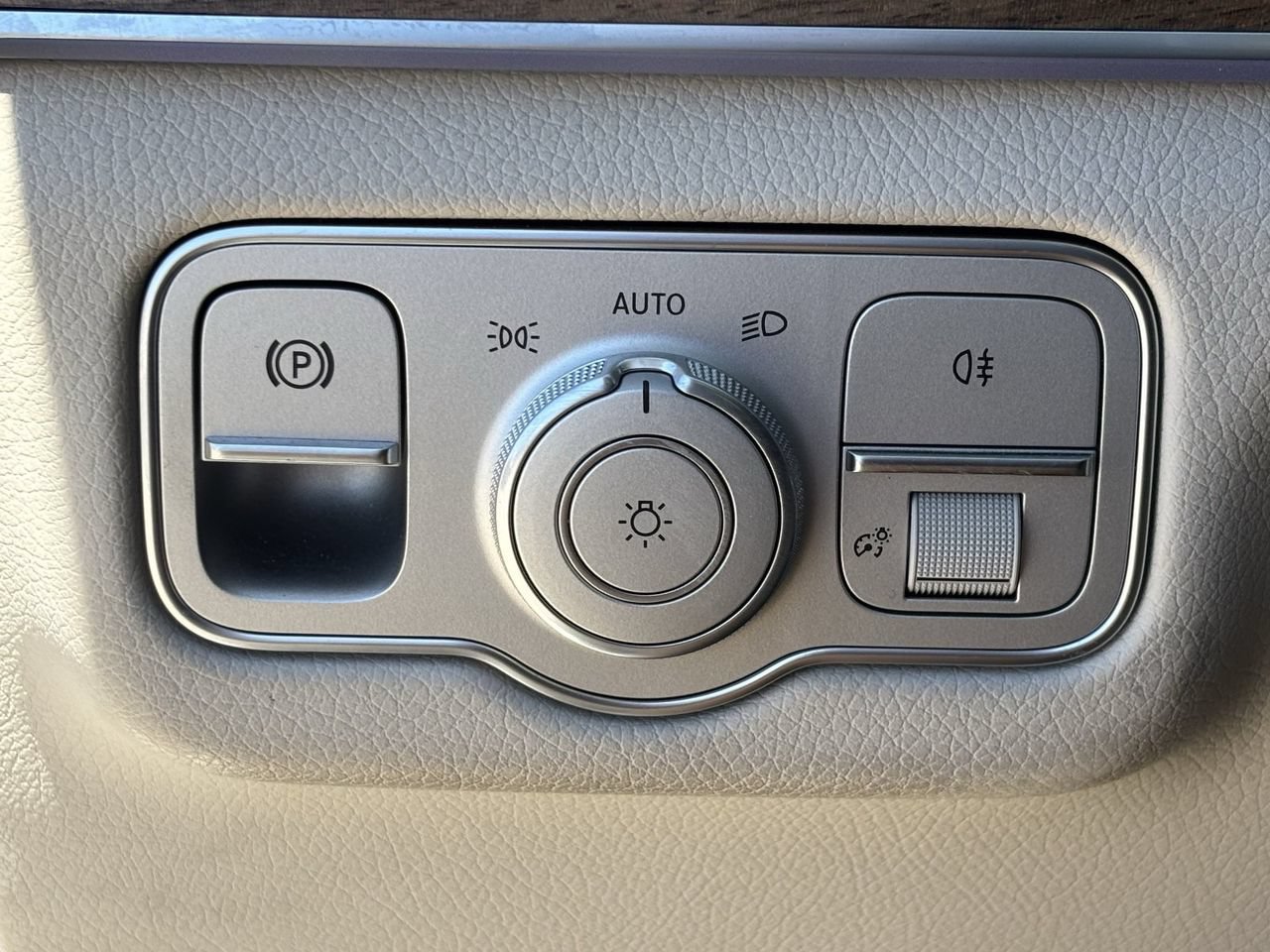 Used 2024 Mercedes-Benz GLS 450 4MATIC image 31