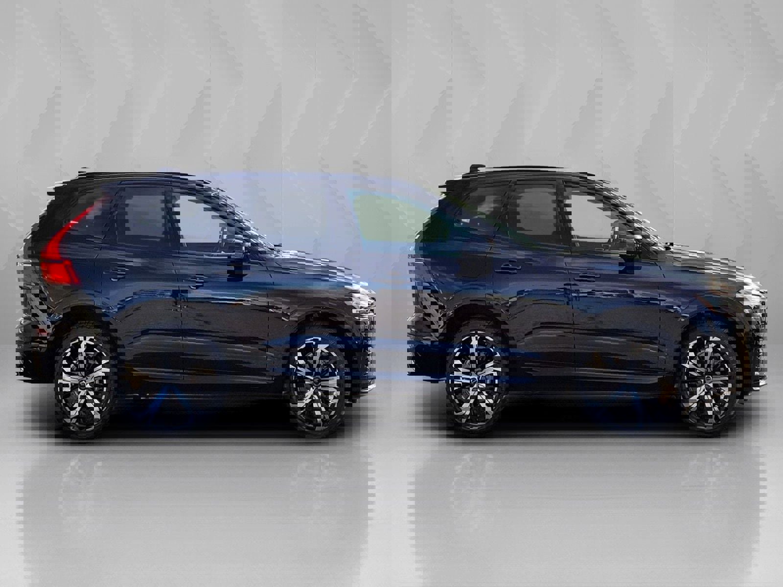 Certified 2024 Volvo XC60 T8 Ultimate w/ Protection Package Premier image 7