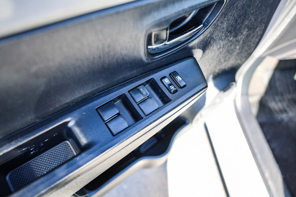 Used 2013 Toyota Yaris LE image 21