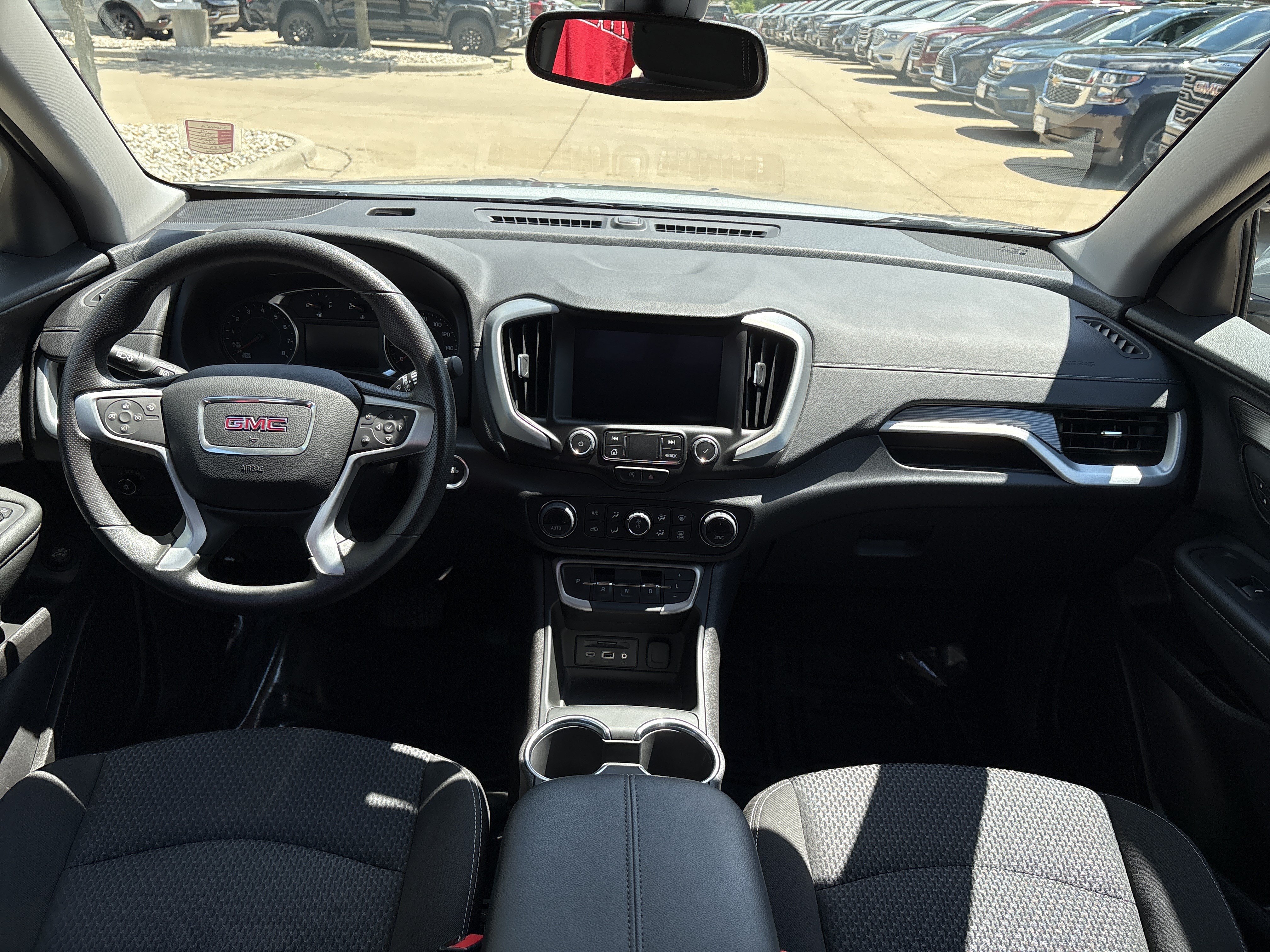 Used 2024 GMC Terrain SLE w/ Driver Convenience Package AWD/4WD image 15