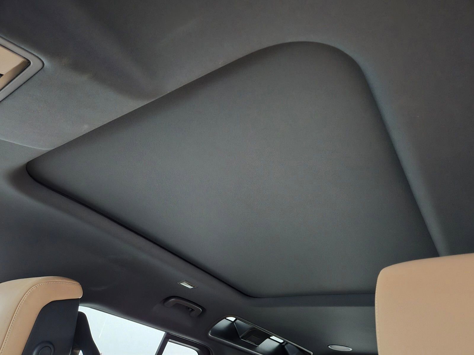 Used 2025 Land Rover Defender 110 X-Dynamic SE image 12