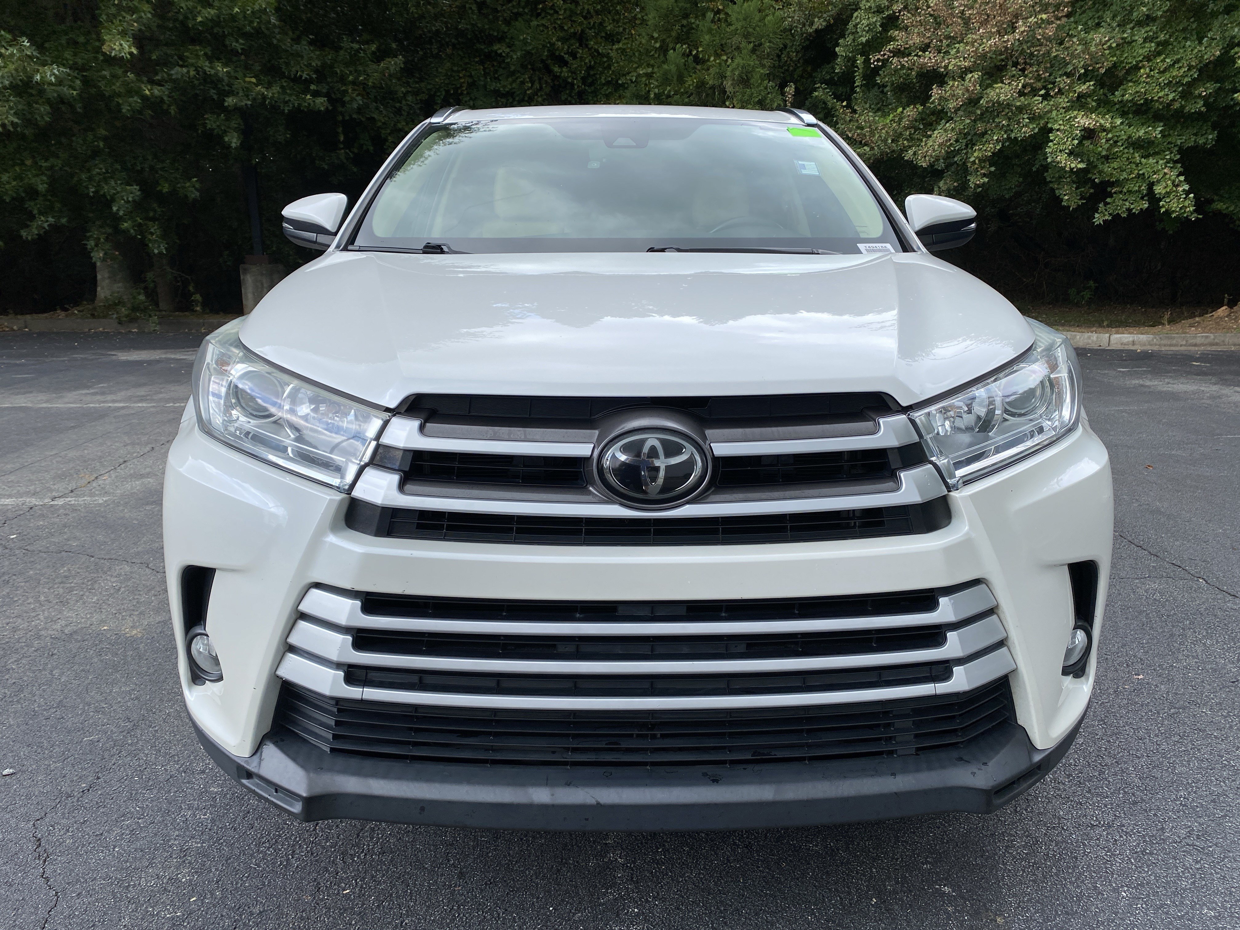 Used 2019 Toyota Highlander XLE FWD image 3