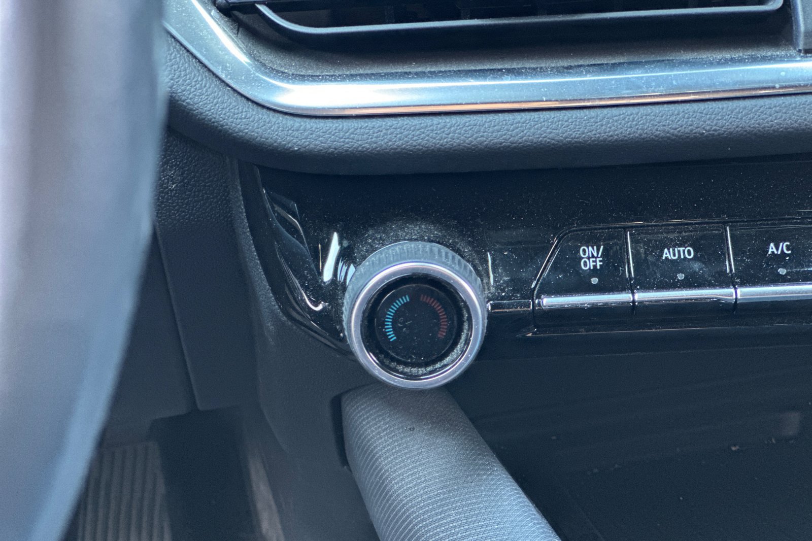 Used 2024 Chevrolet Equinox EV LT FWD image 30
