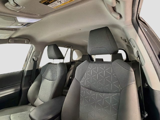 Certified 2022 Toyota RAV4 XLE w/ XLE Grade Weather Package AWD/4WD image 18