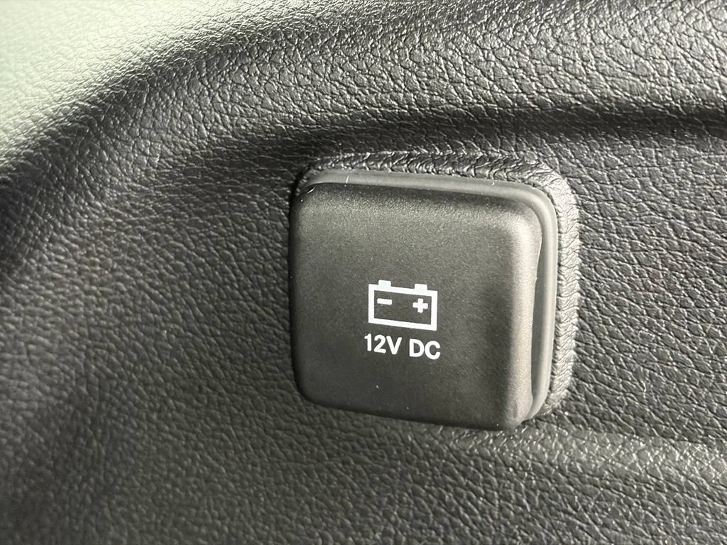Used 2023 Jeep Grand Cherokee L Altitude AWD/4WD image 13