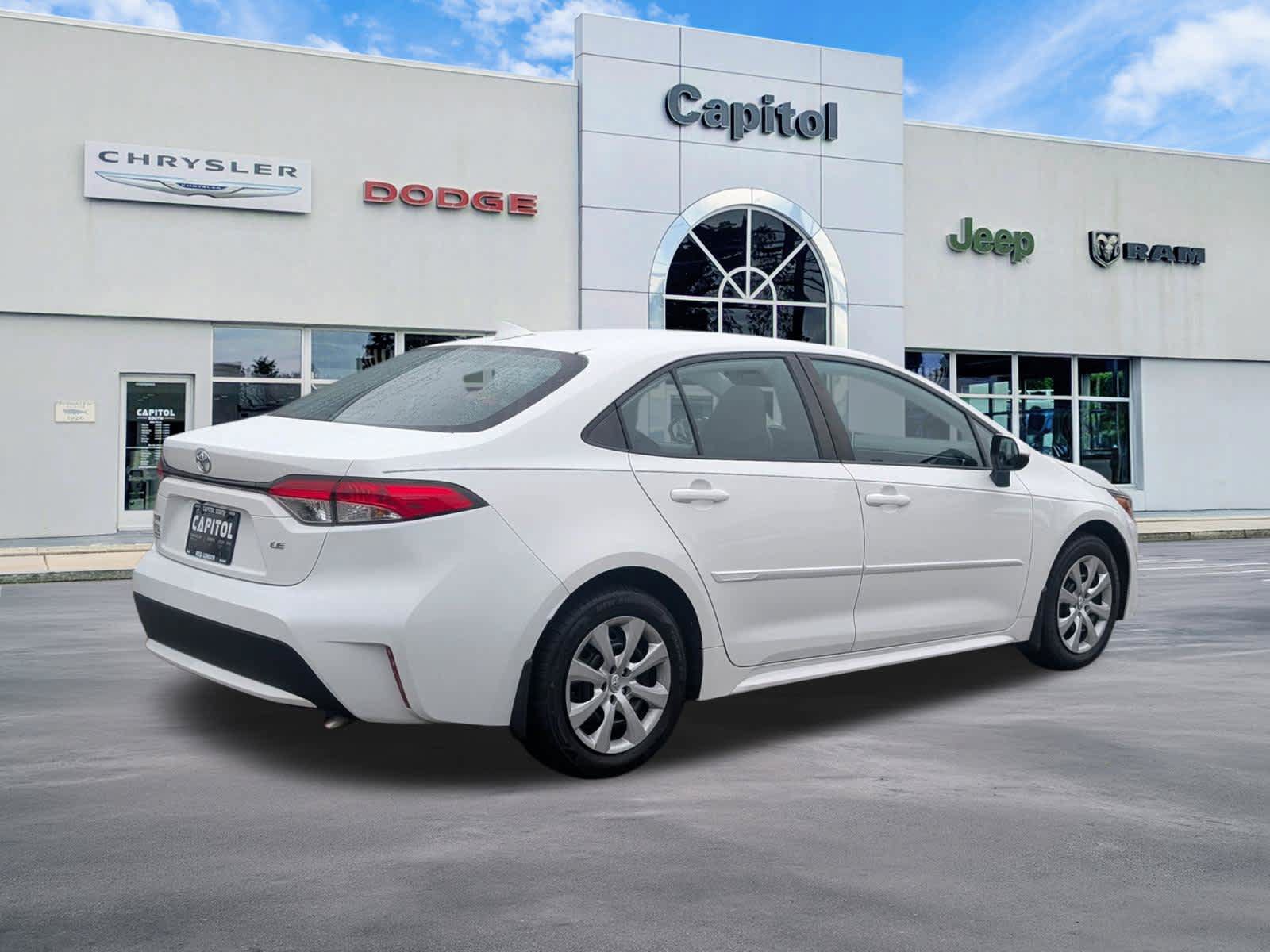Used 2020 Toyota Corolla LE FWD image 3