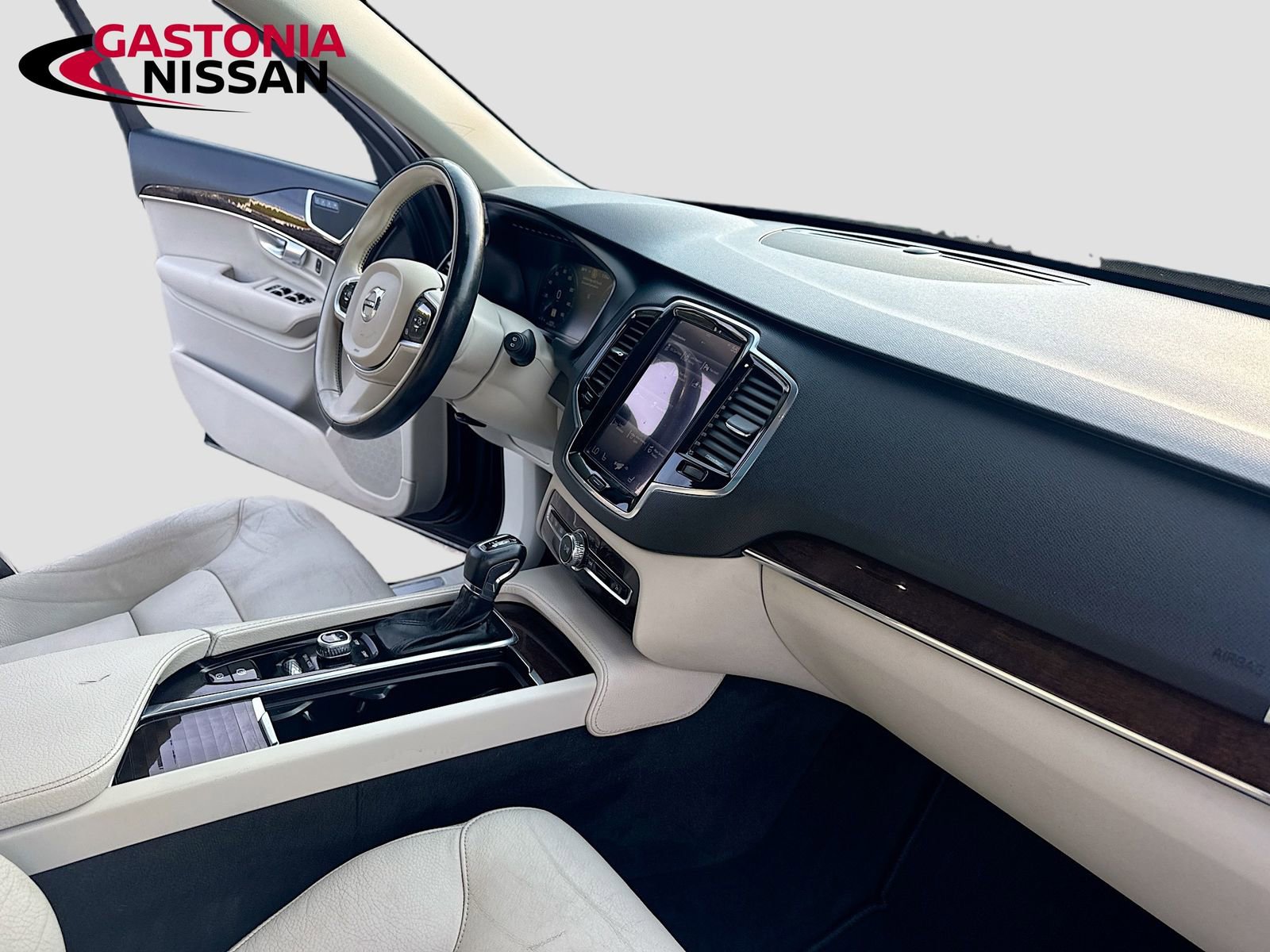 Used 2016 Volvo XC90 T6 Momentum w/ Momentum Plus Package image 37