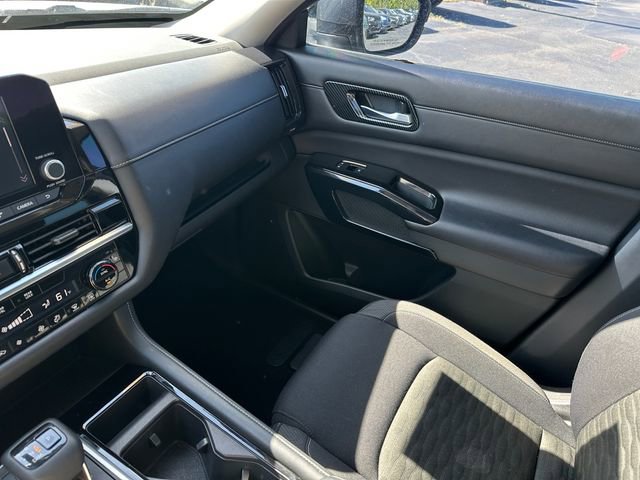 Used 2022 Nissan Pathfinder SV AWD/4WD image 29
