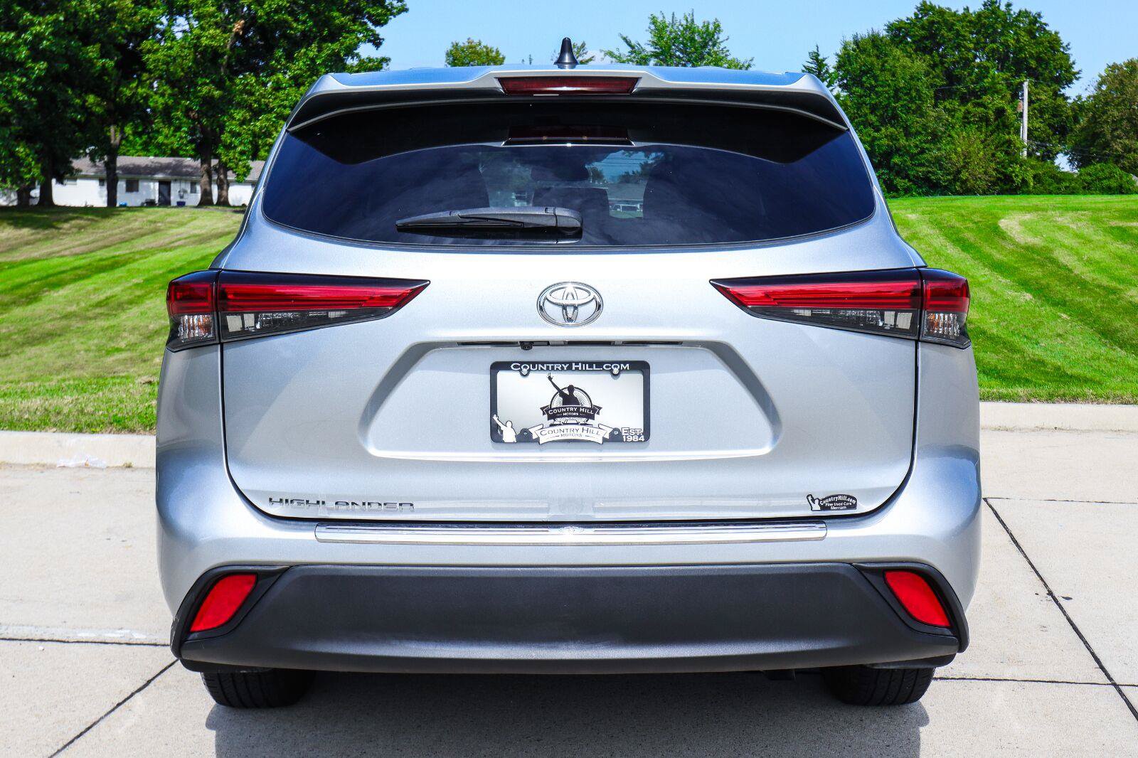 Used 2022 Toyota Highlander L FWD image 19