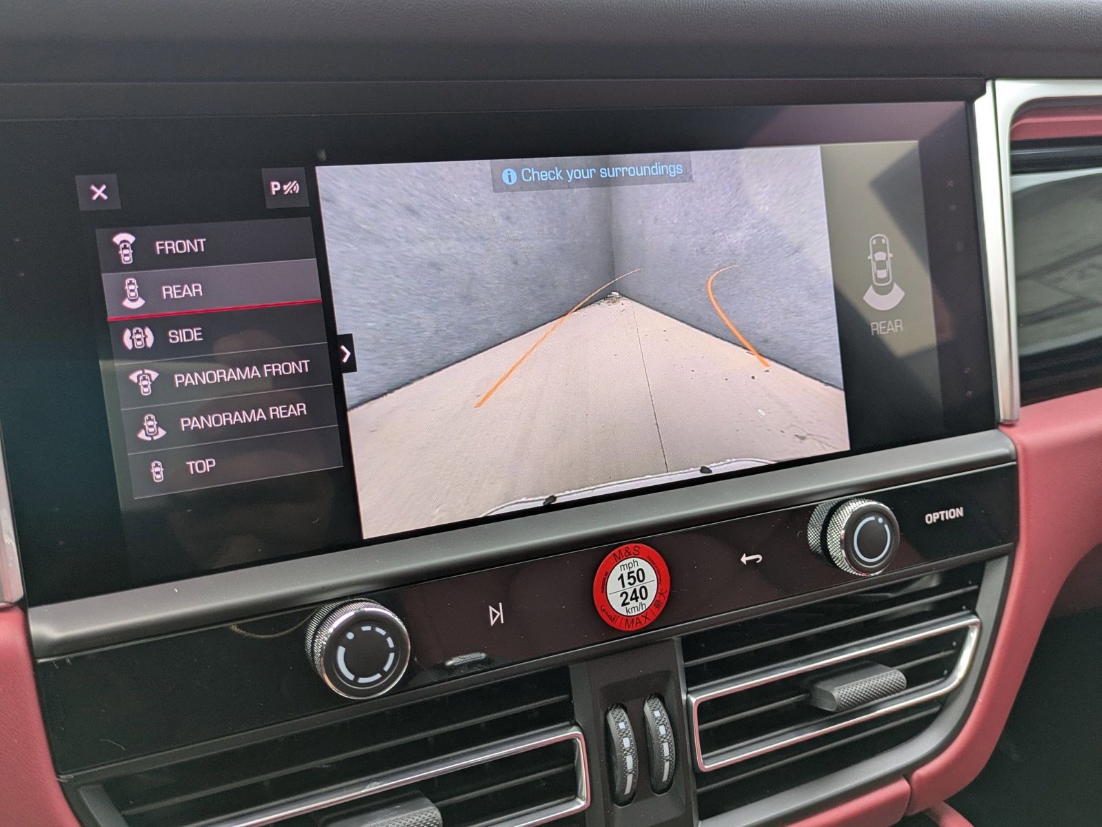 Certified 2025 Porsche Macan AWD/4WD image 19