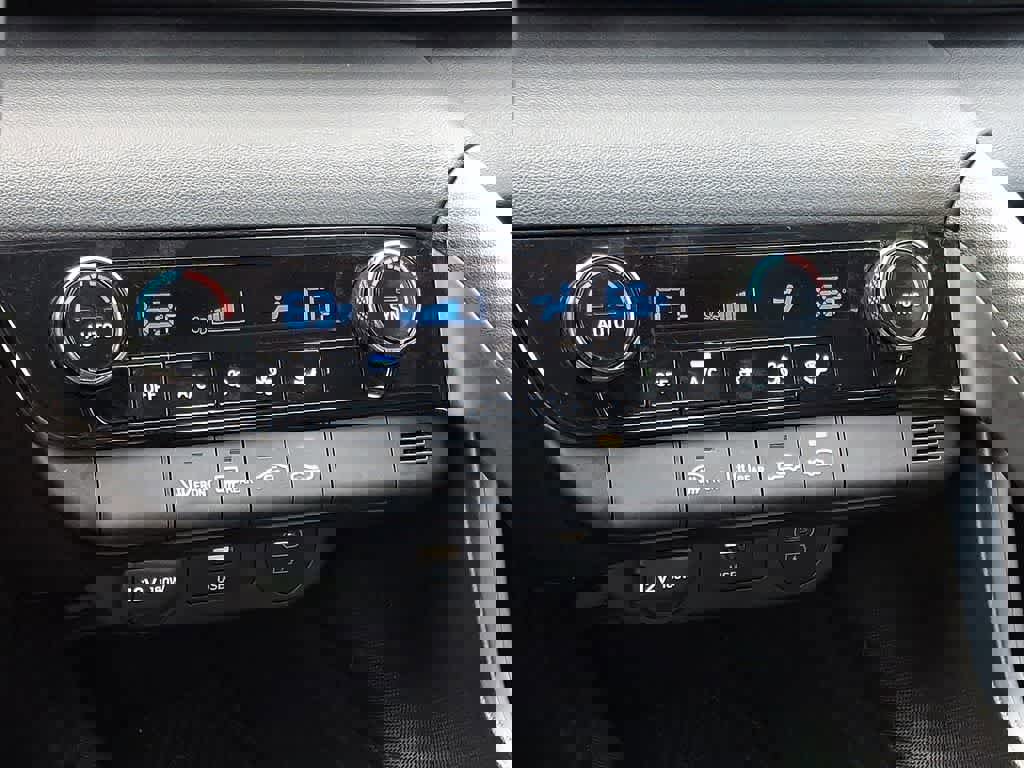 Certified 2025 Hyundai Elantra Sport image 14