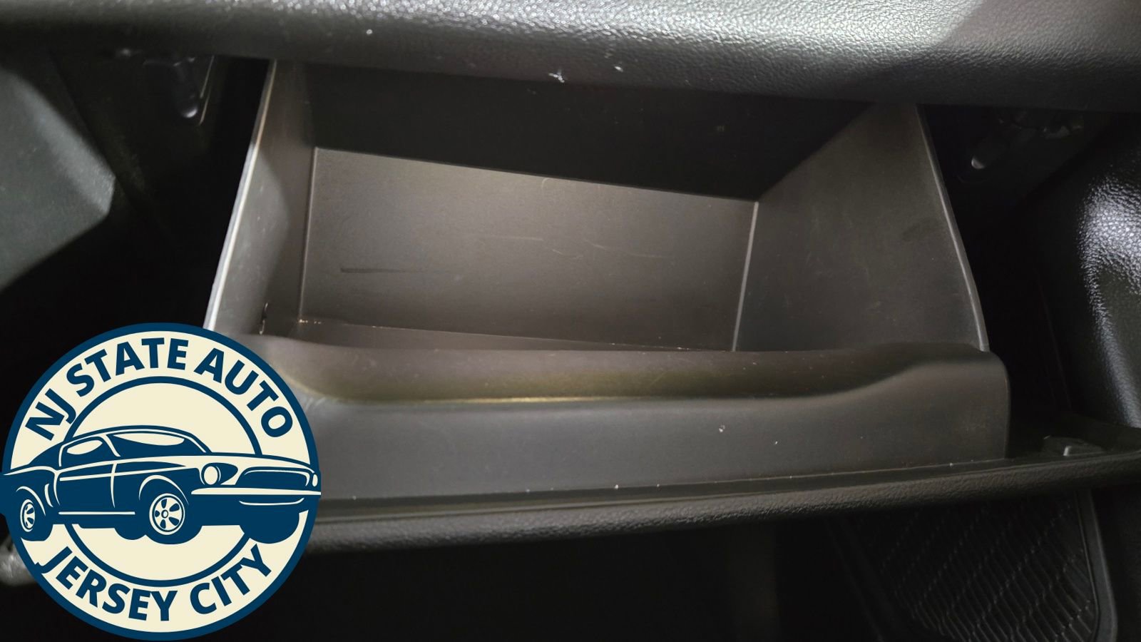 Used 2024 Jeep Grand Cherokee L Limited w/ Luxury Tech Group II image 18