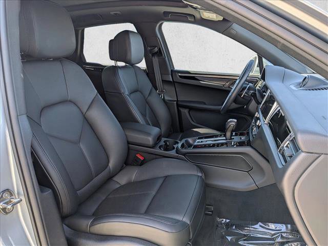 Certified 2025 Porsche Macan Turbo image 25