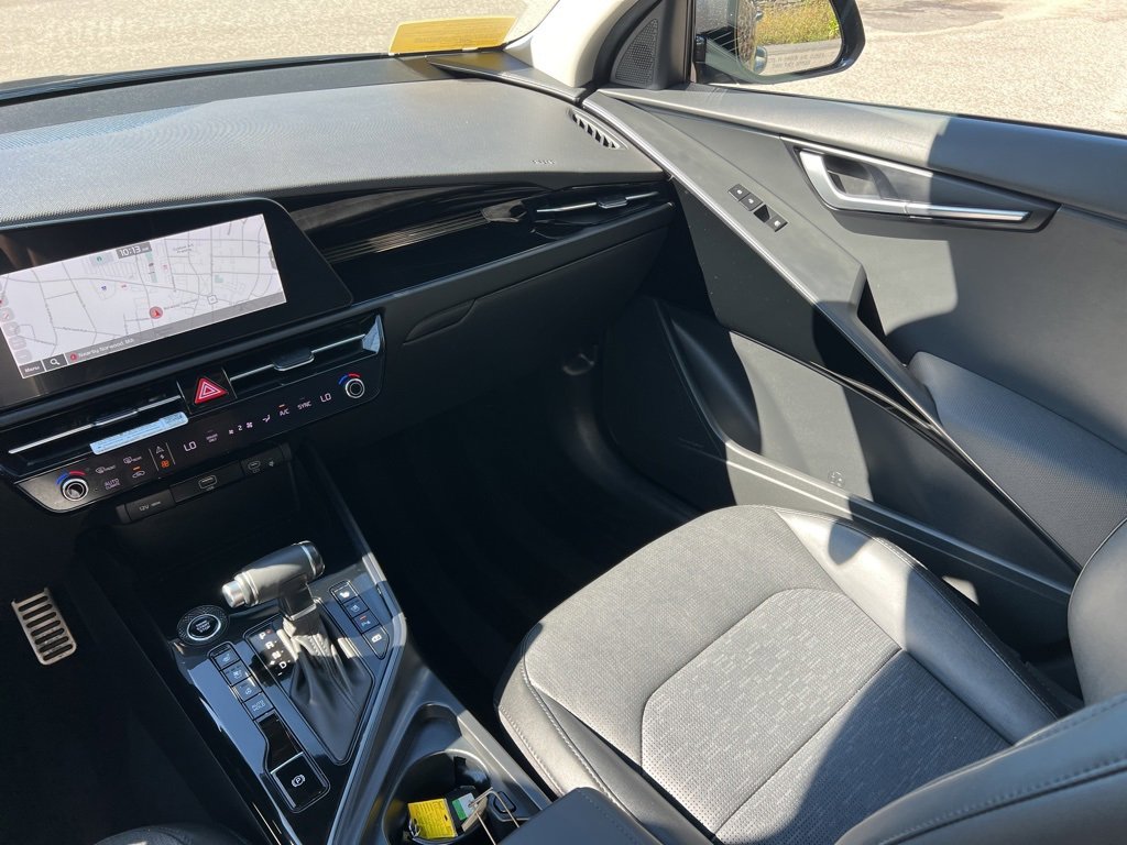 Certified 2023 Kia Niro SX Touring image 23