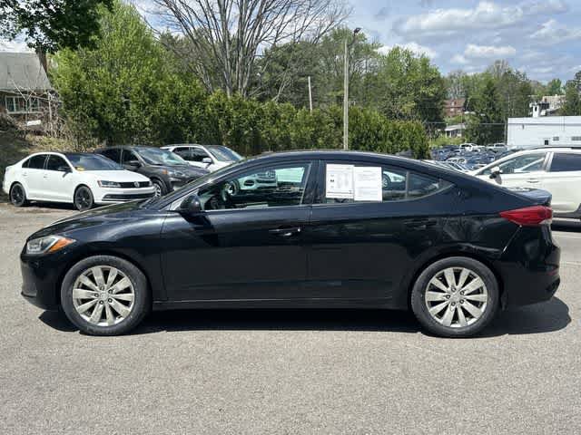 Used 2017 Hyundai Elantra SE FWD image 2