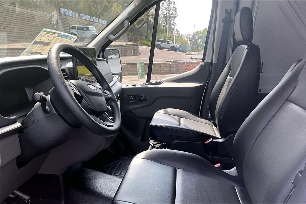 New 2026 Ford Transit 250 148 Medium Roof RWD image 9