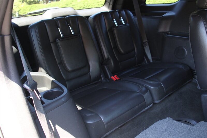 Used 2015 Ford Explorer XLT w/ Equipment Group 202B AWD/4WD image 16